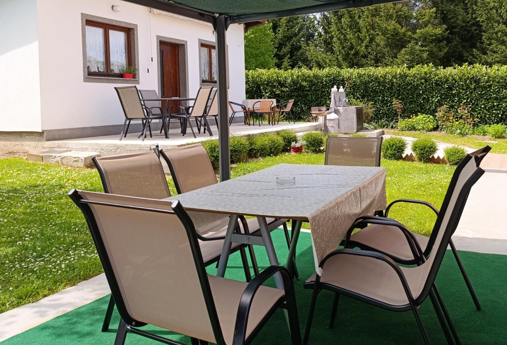 Guest House Toic Korenica Εξωτερικό φωτογραφία